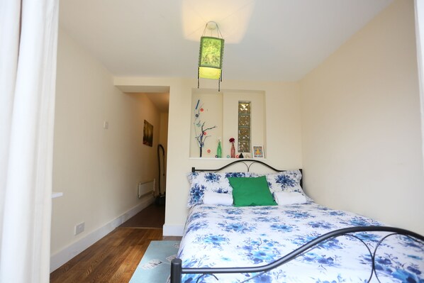 Basic Double Room, Kitchenette (Tranquil Room) | Desk, iron/ironing board, rollaway beds, free WiFi