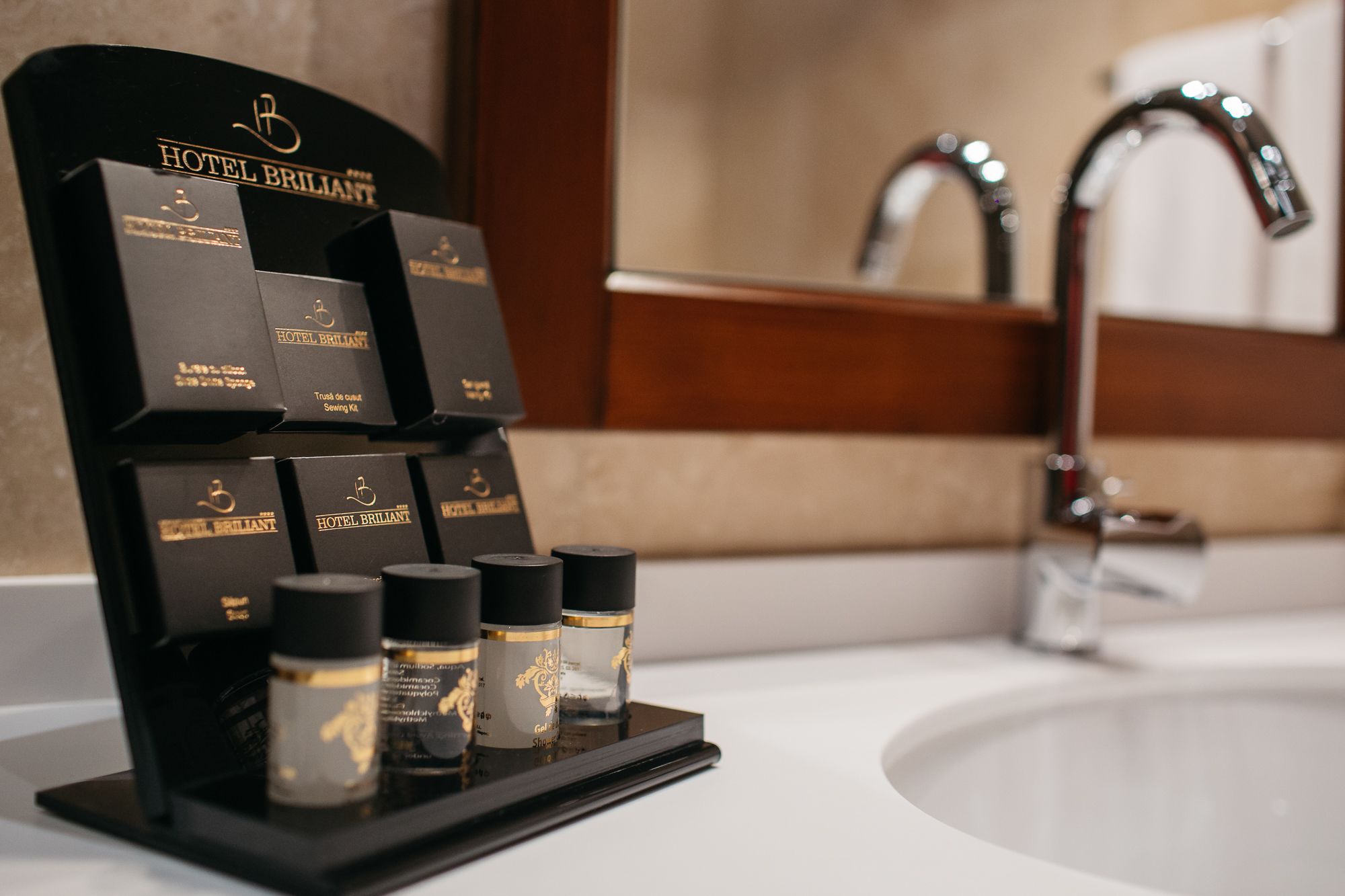 deluxe double or twin room, city view | bathroom | shower, free toiletries, hair dryer, bathrobes