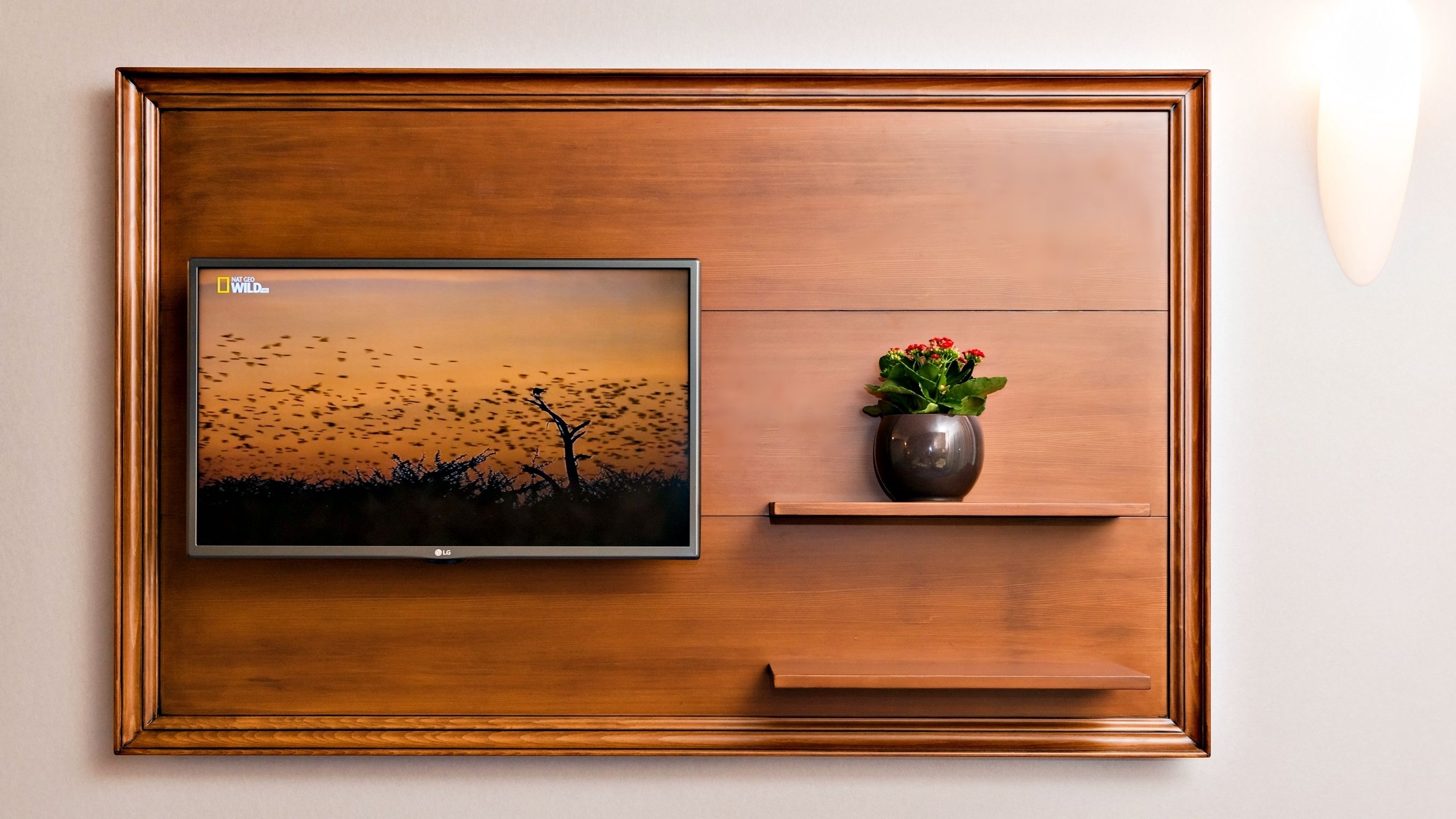 deluxe suite | minibar, in-room safe, desk, iron/ironing board