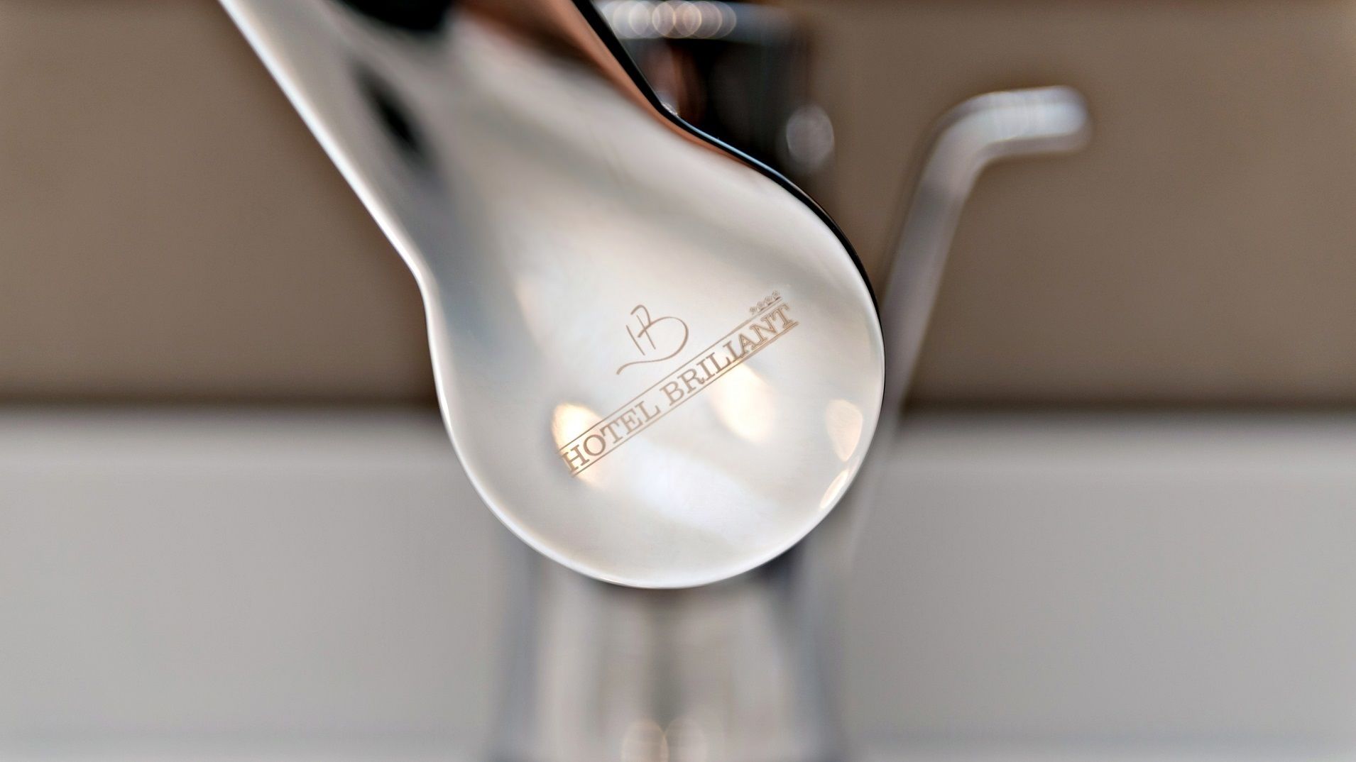 deluxe double or twin room, city view | bathroom amenities | shower, free toiletries, hair dryer, bathrobes