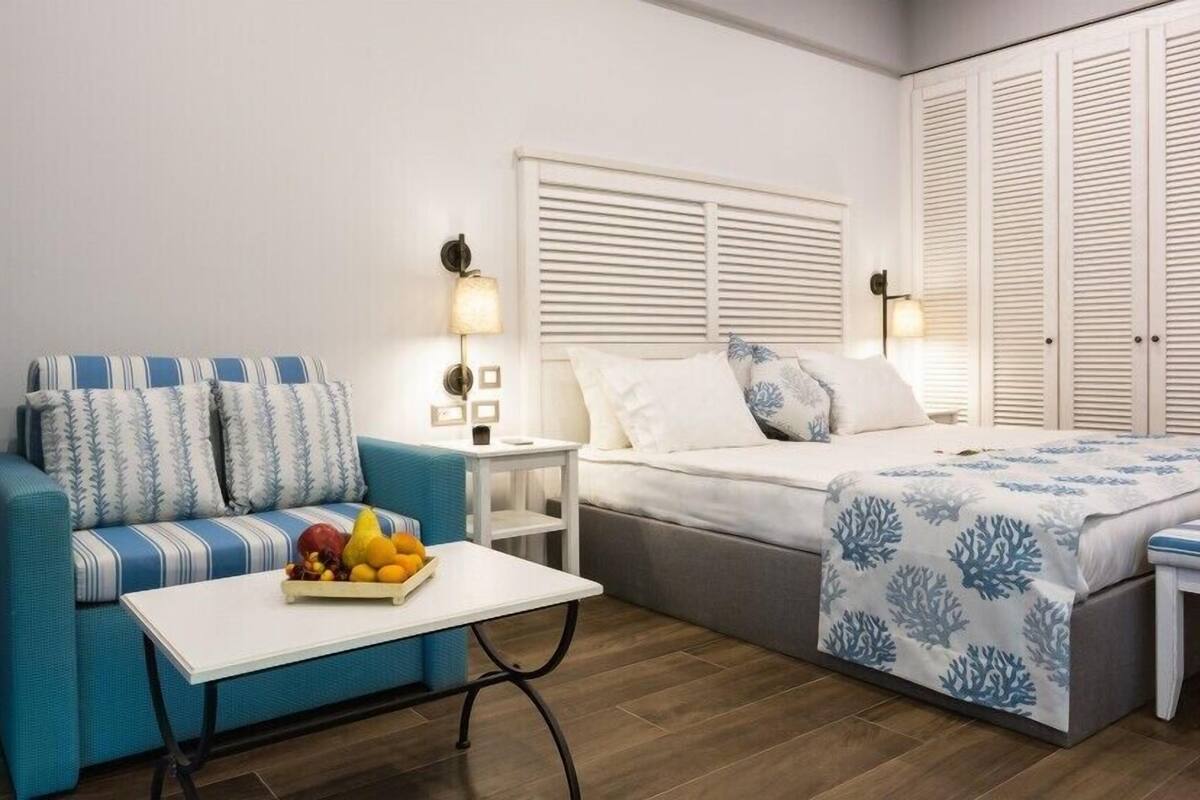 free minibar items, in-room safe, desk, free wifi