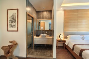 Japanese Style Lake View King Room | Desk, blackout drapes, soundproofing, iron/ironing board - GuiLin HeShe Hotel (Guilin)