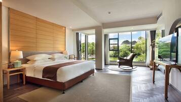 Deluxe King Room With Lake View | Desk, blackout drapes, soundproofing, iron/ironing board