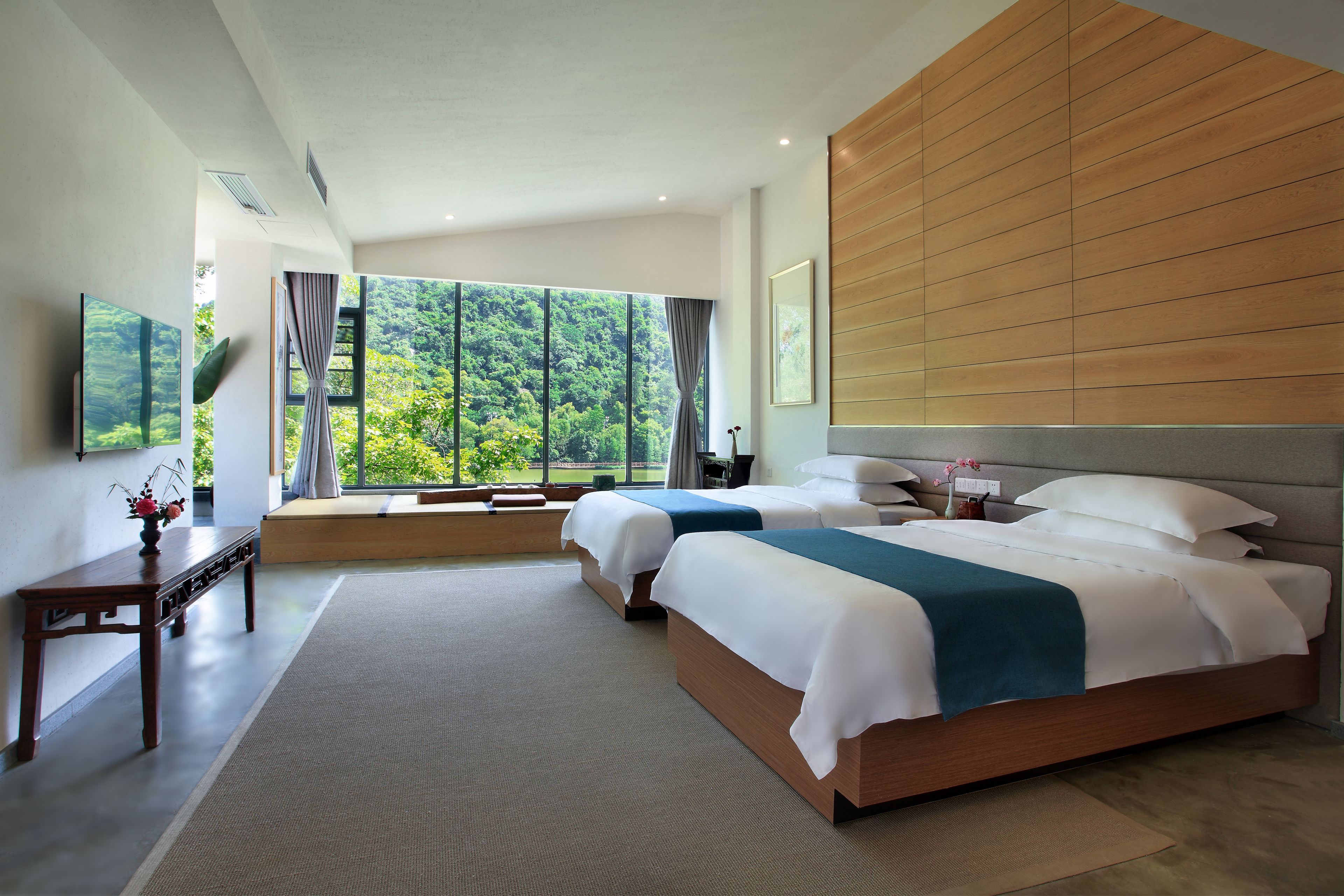 山水雅居豪華湖景雙床房 | 書桌、遮光窗簾/窗簾、隔音、熨斗/熨衫板