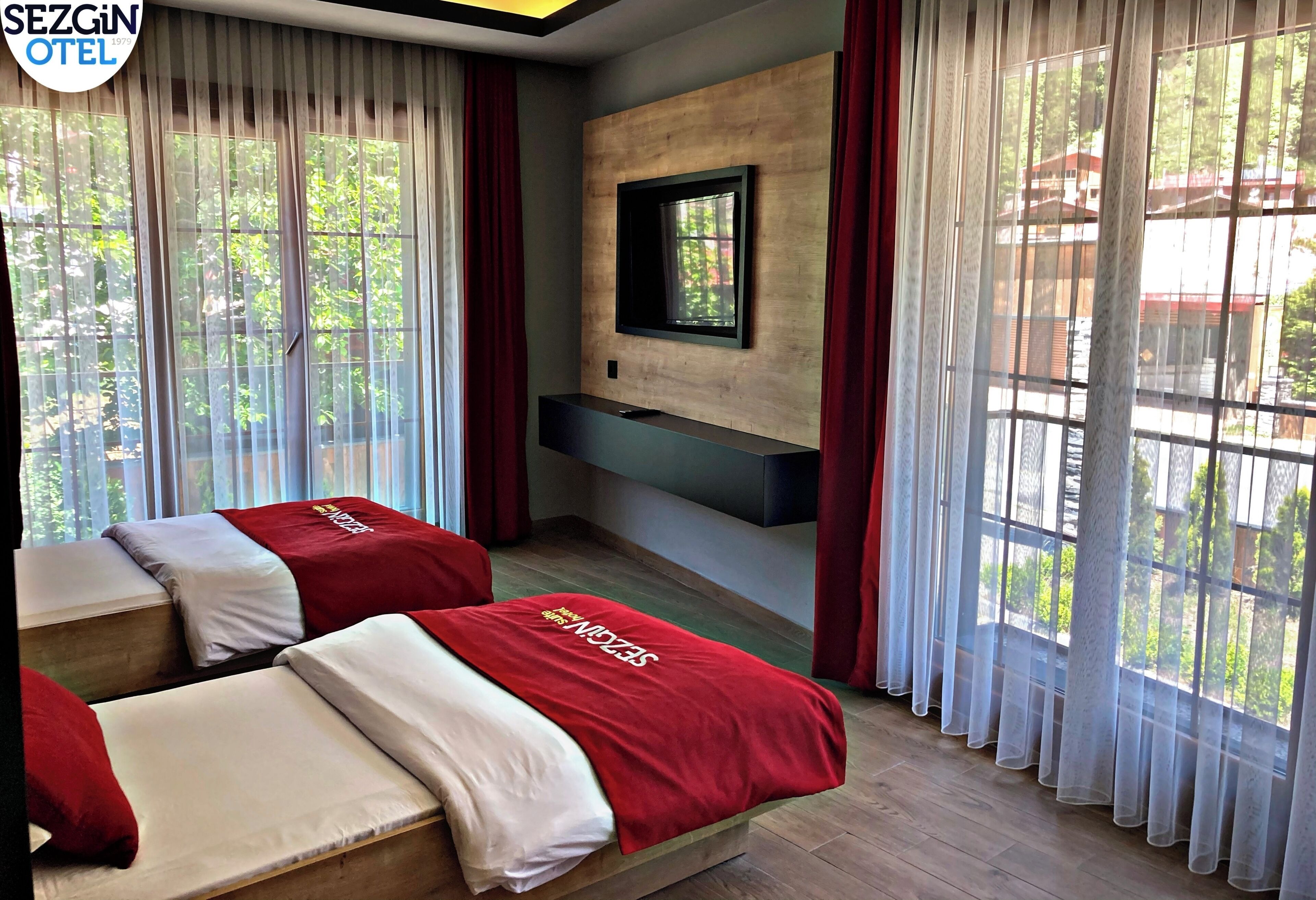 Suite | Free minibar, desk, laptop workspace, soundproofing