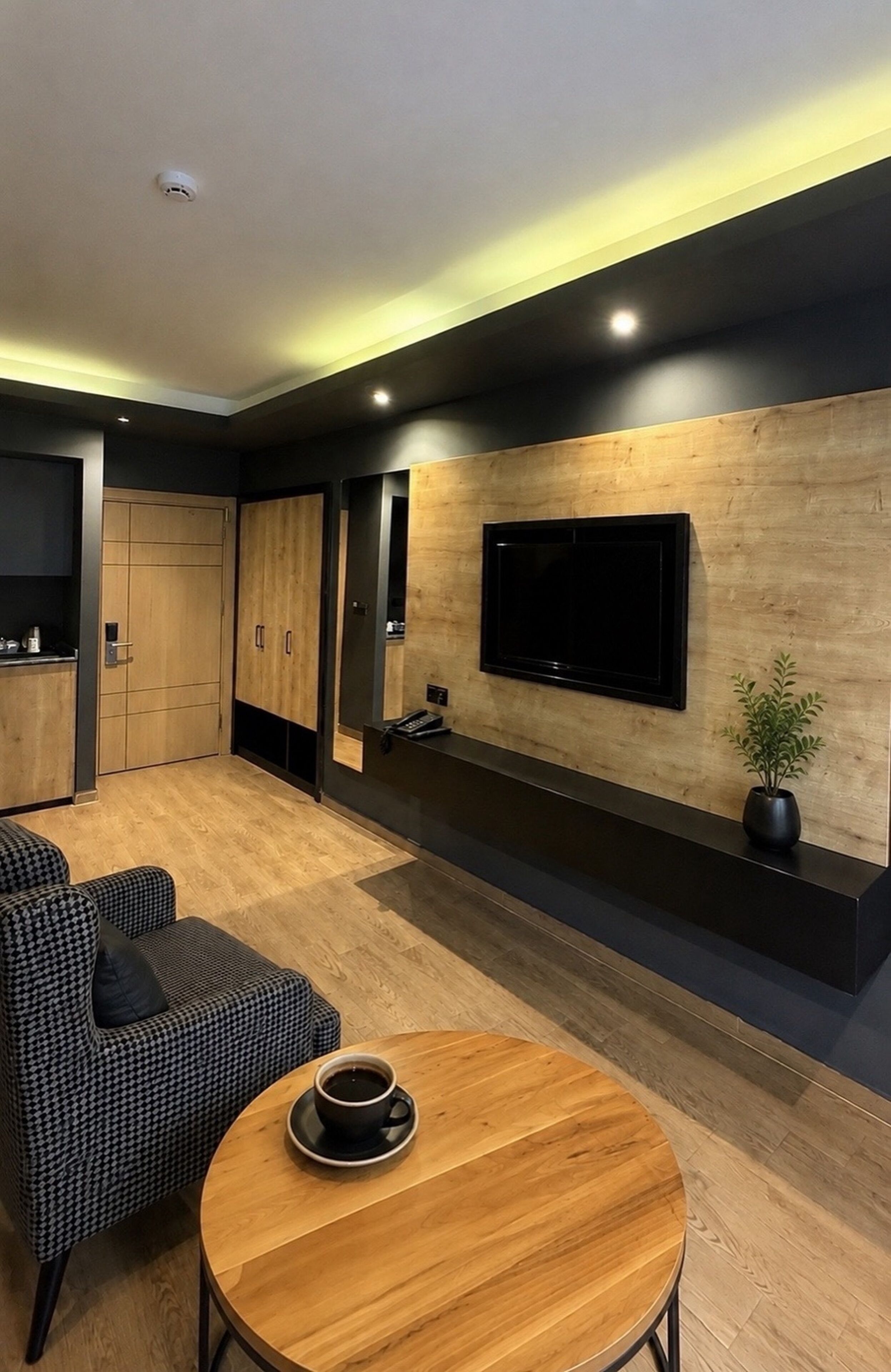 Suite | Artículos del minibar gratis y escritorio 