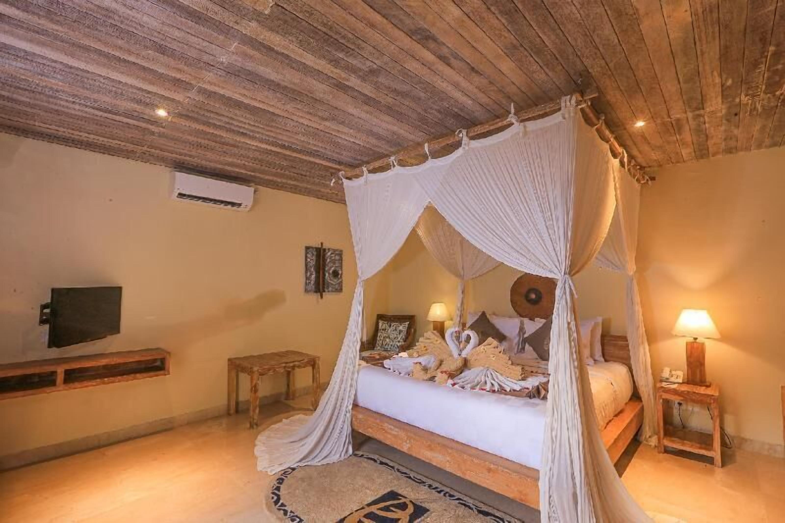 Premium bedding, minibar, in-room safe, desk