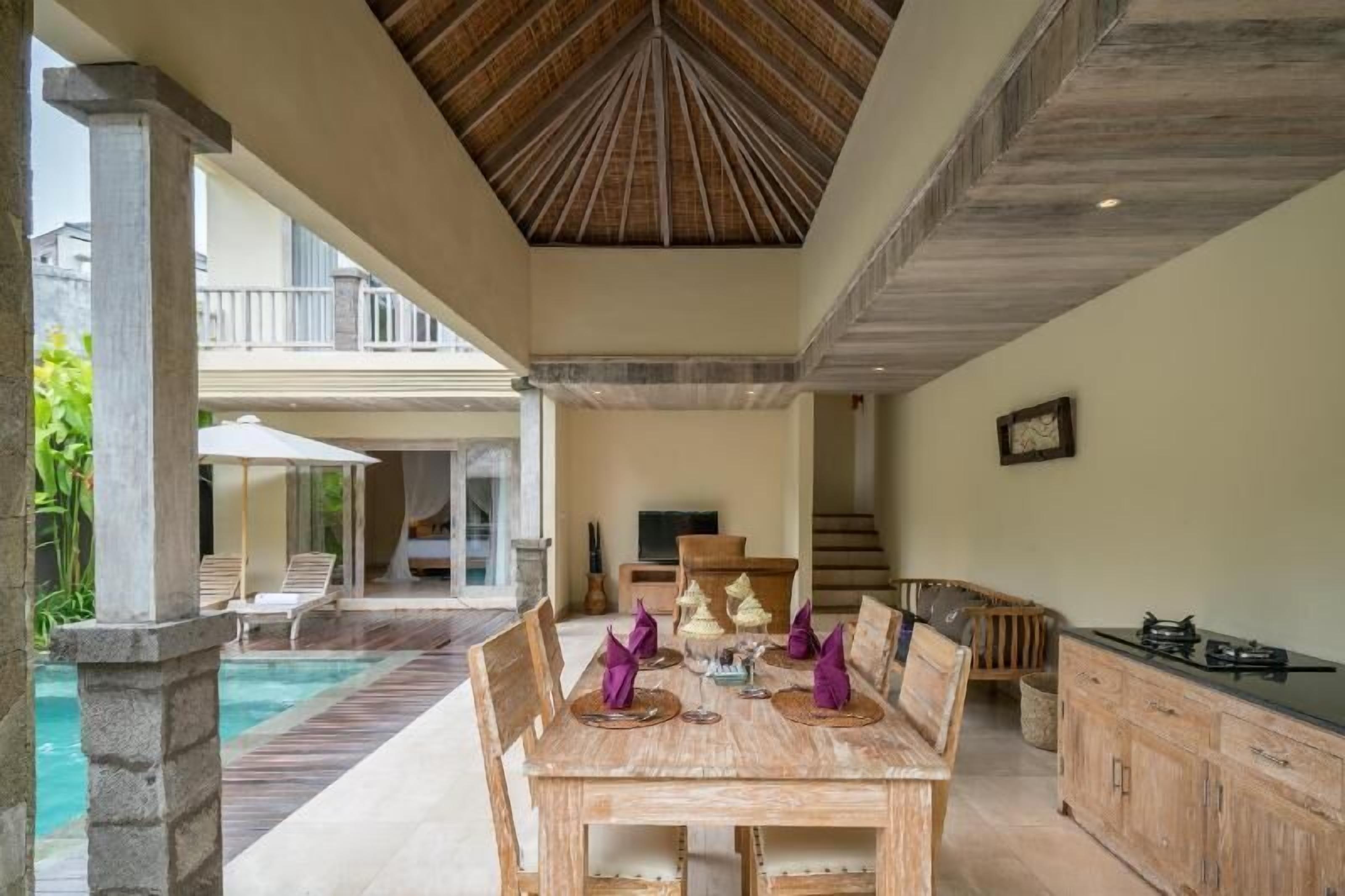 Tempat makan luar | Sarapan dihidangkan, masakan tempatan dan antarabangsa 