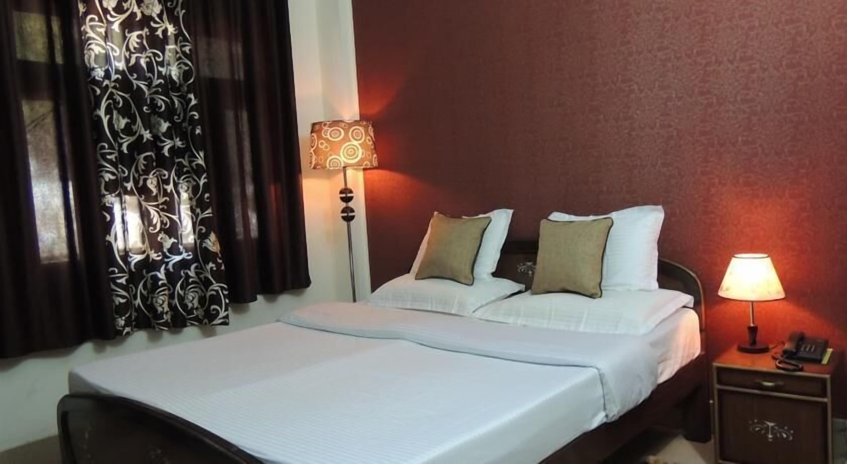 Két bảo mật tại phòng, bàn, giường gấp/giường phụ (phụ phí) 