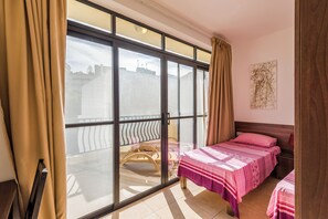 Loftsleilighet – panorama, sjøutsikt | 2 soverom, skrivebord, blendingsgardiner og strykejern/-brett