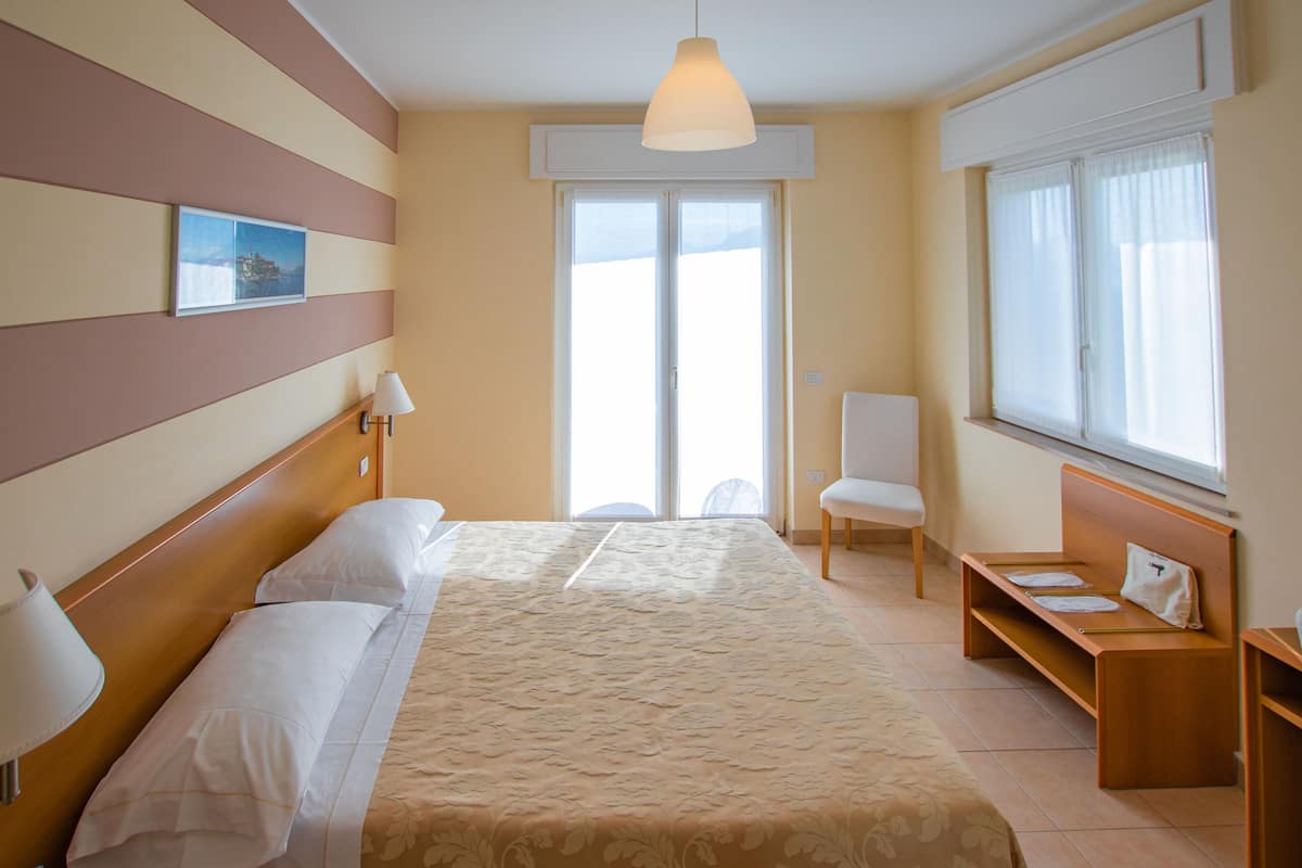 double or twin room | 1 bedroom, in-room safe, desk, soundproofing