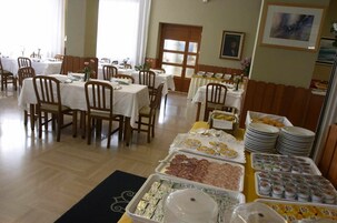 Café da manhã com buffet grátis