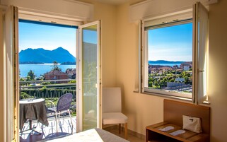 Caja de seguridad en la habitación y escritorio 