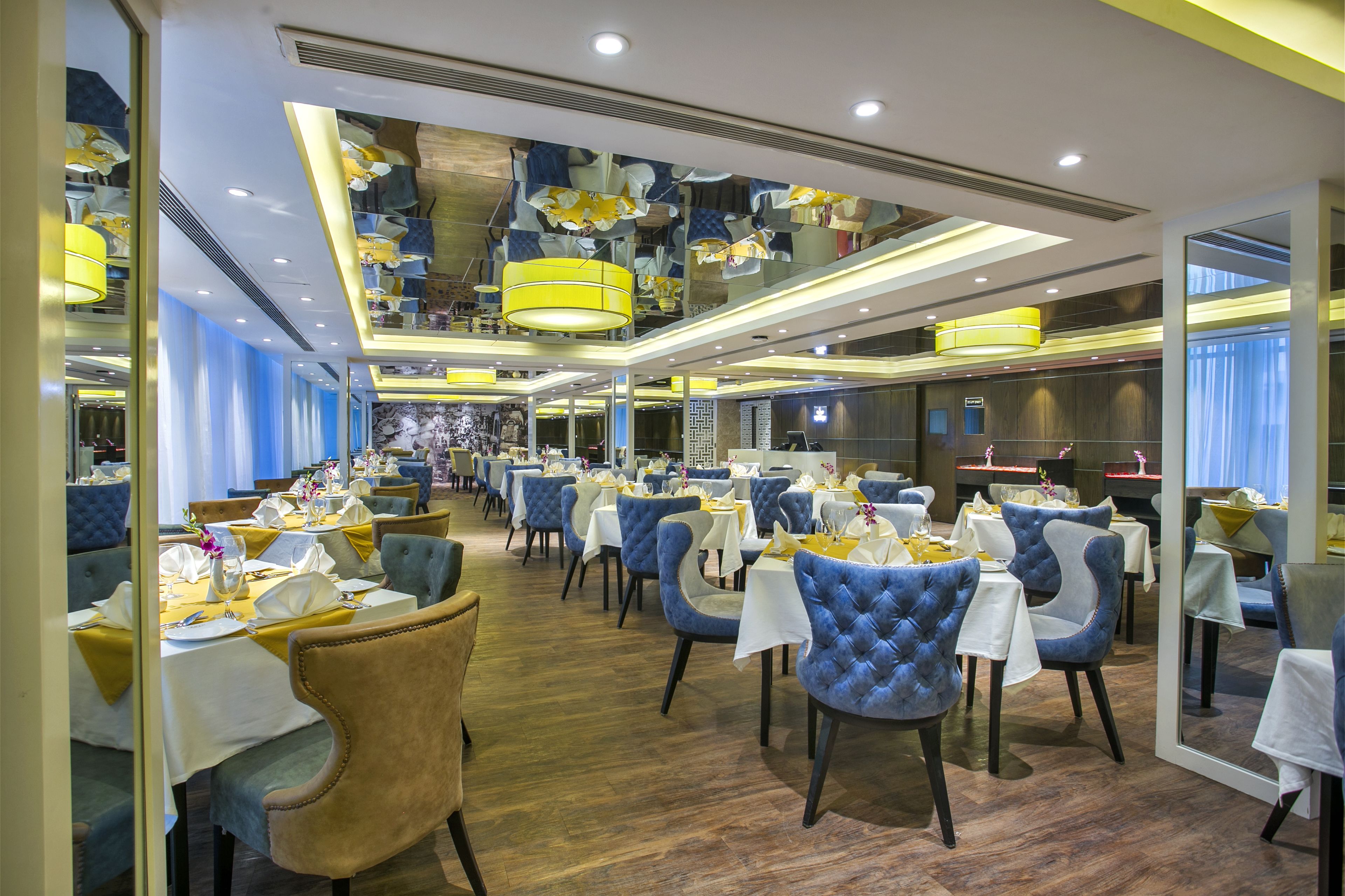 breakfast, lunch, dinner served; international cuisine