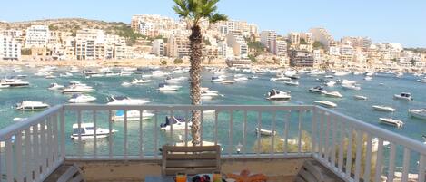 Panoraamahuoneisto, merinäköala | Terassi/patio