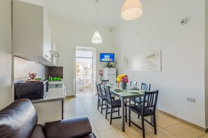 Apartamento panorámico, vistas al mar | Detalle del interior