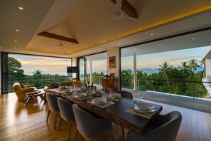 Luxury Villa, 3 Bedrooms, Jetted Tub, Sea View | Dining