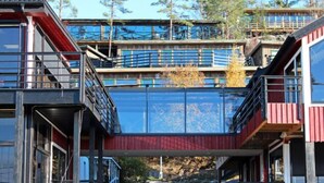 A multi-story building with a red bridge connecting different levels. - Östanskär Jakt & Konferens (Indal)
