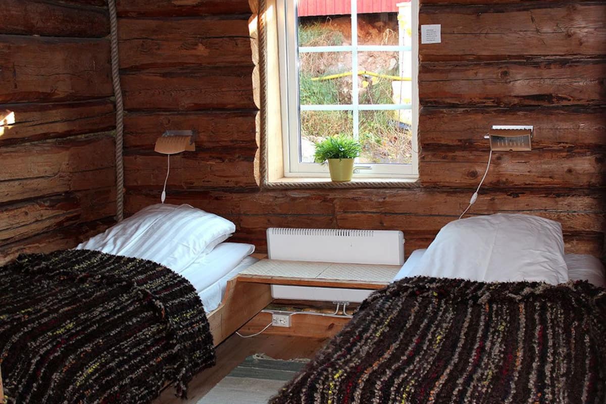 budget twin room | blackout curtains, free wifi