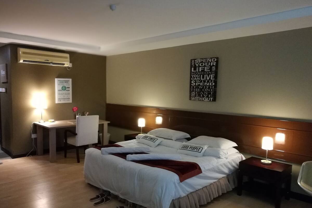 Deluxe Room | Rollaway beds (surcharge), WiFi (free)