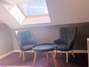 Sengetøy av topp kvalitet, safe på rommet og skrivebord