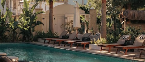 Seasonal outdoor pool, pool umbrellas, sun loungers