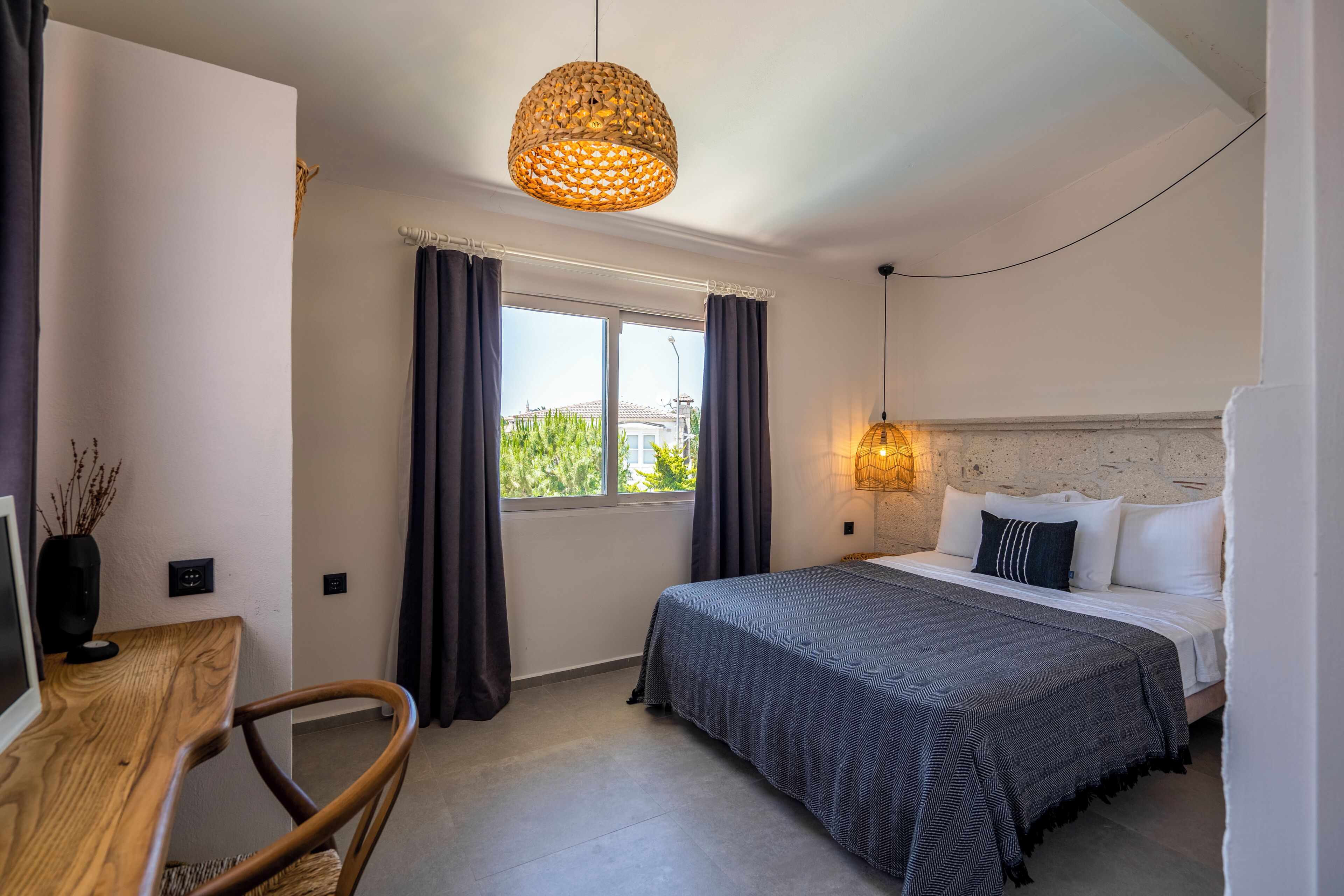 Deluxe Double Room, 1 Bedroom | Premium bedding, in-room safe, free WiFi, bed sheets