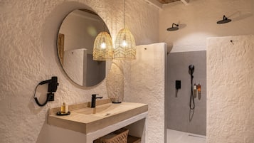 Luxury Quadruple Room | Bathroom | Shower, hydromassage showerhead, hair dryer, slippers