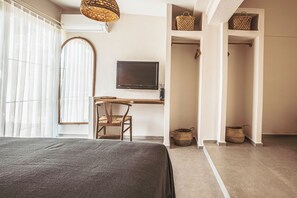 Habitación cuádruple familiar | Ropa de cama de alta calidad, caja fuerte, wifi gratis y ropa de cama