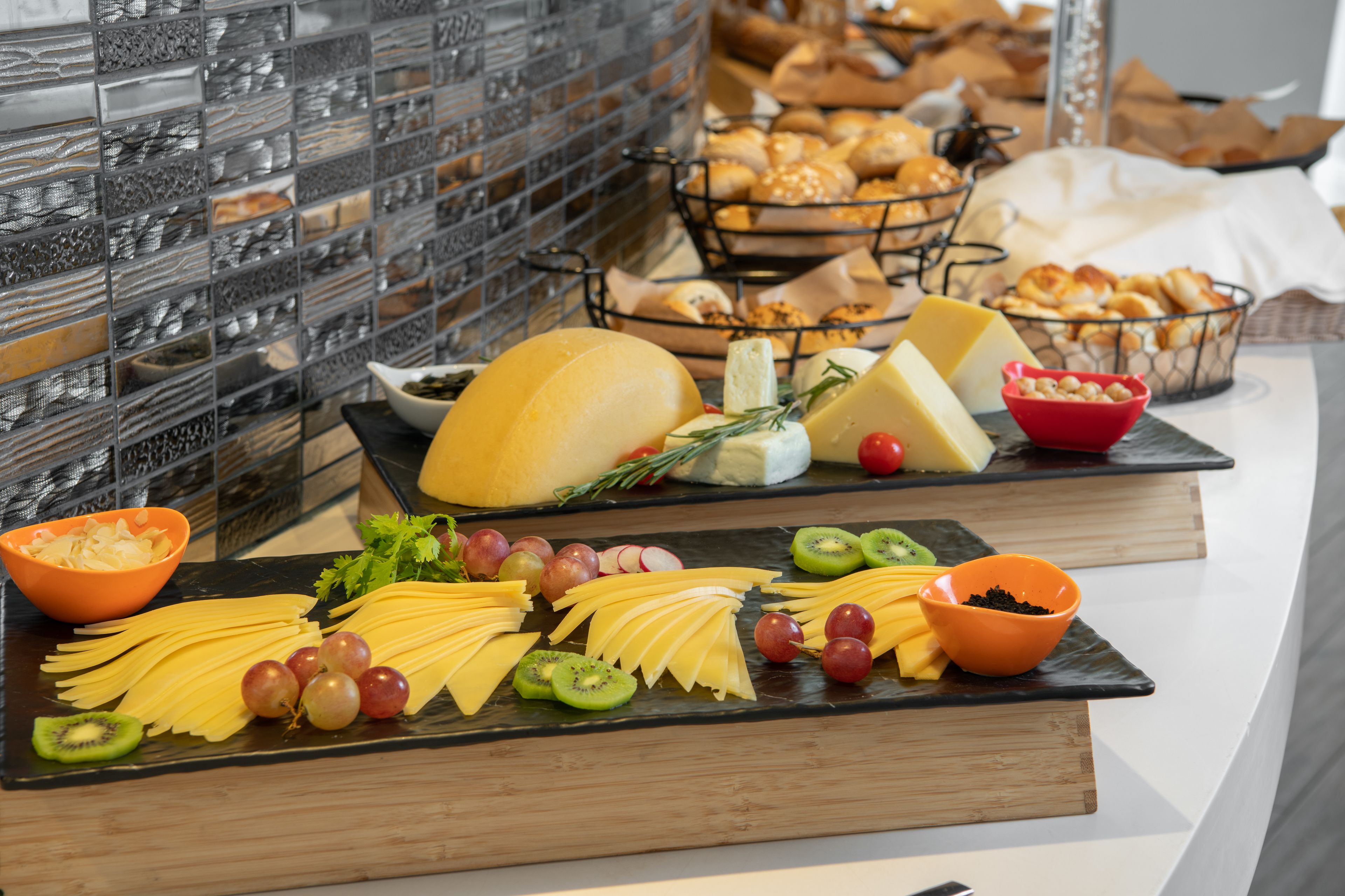 Daily continental breakfast (SAR 95 per person)