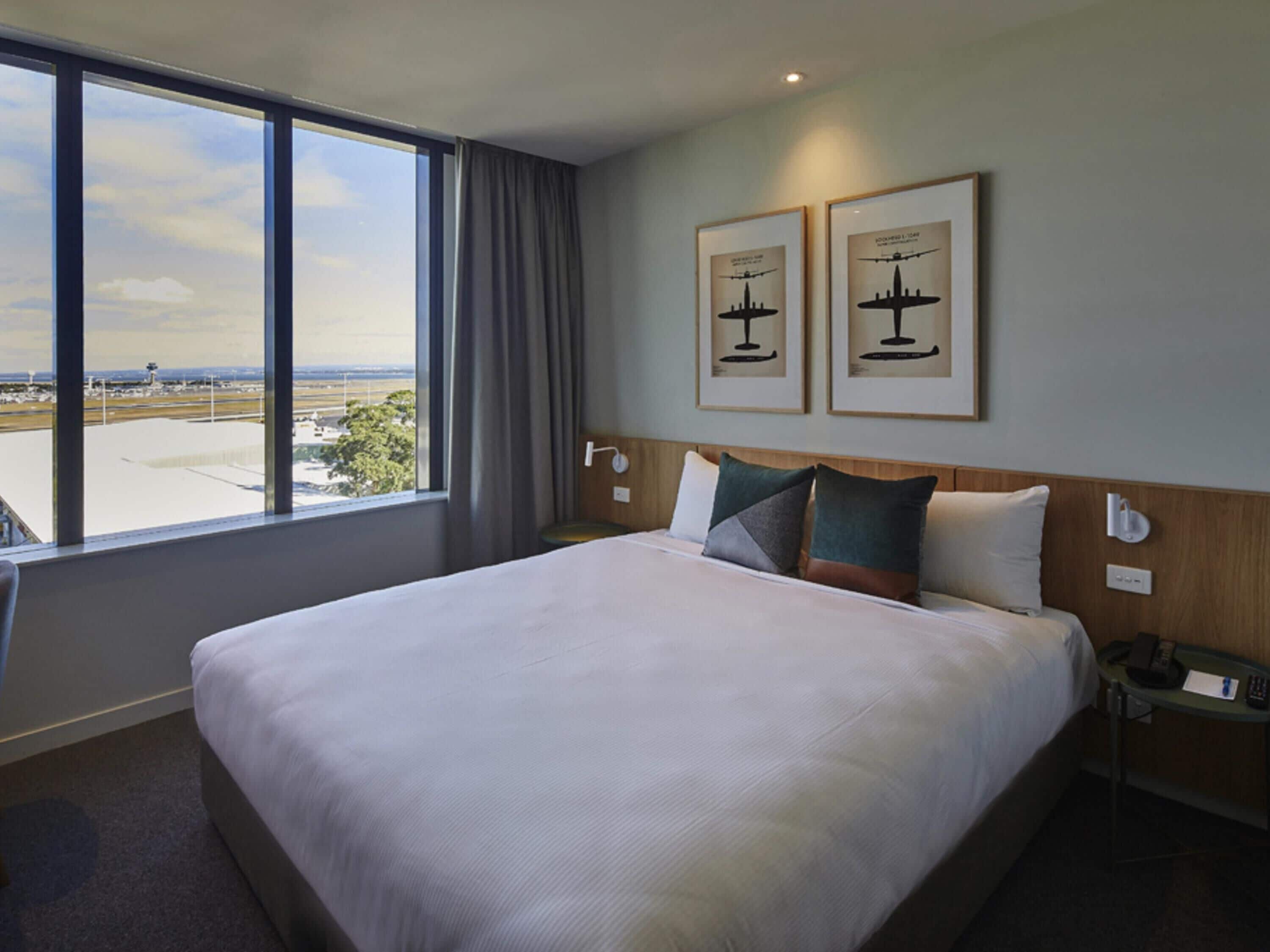Studio, 1 King Bed (Airport View) | Premium bedding, in-room safe, desk, blackout drapes