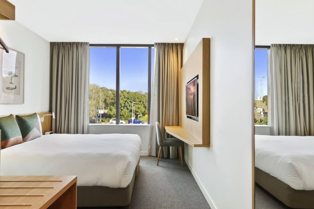 1 bedroom, premium bedding, in-room safe, desk