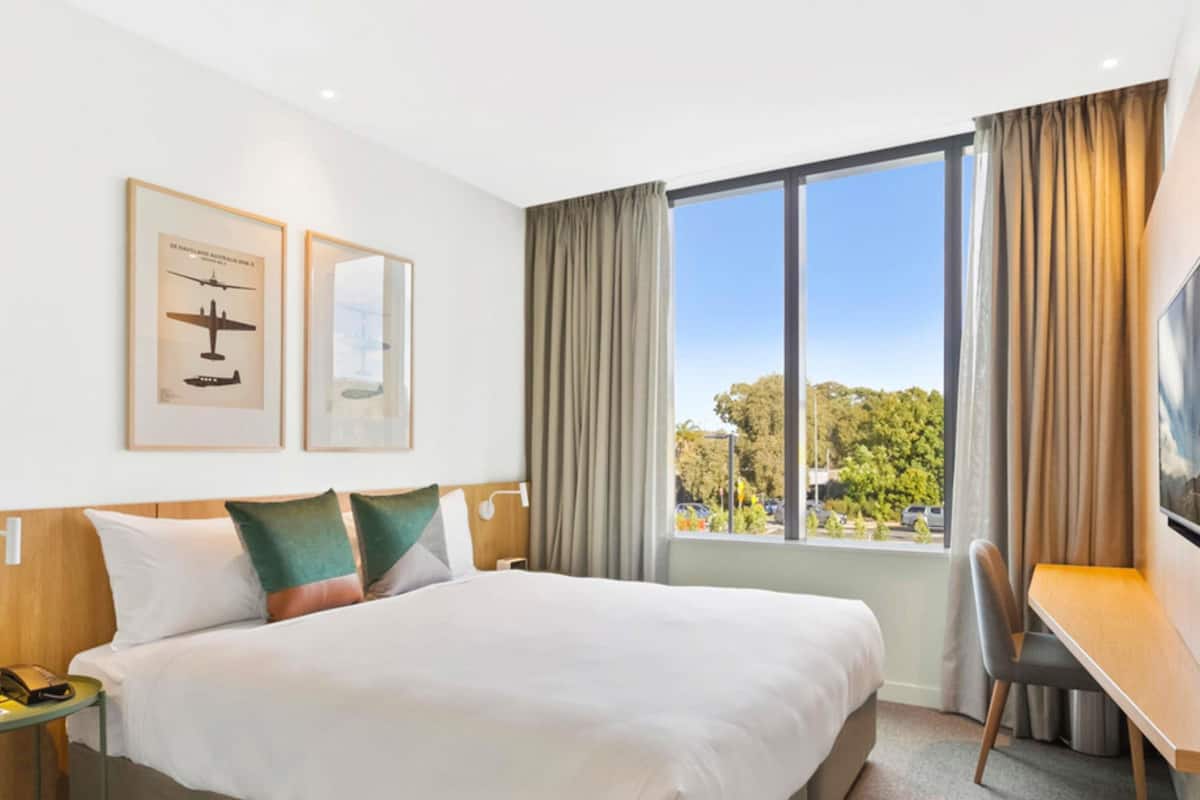 Roupas de cama premium, cofres nos quartos, escrivaninha