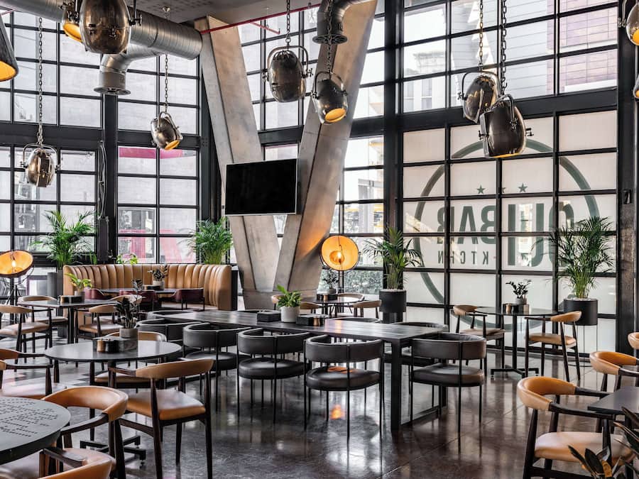 2 restaurants, breakfast served