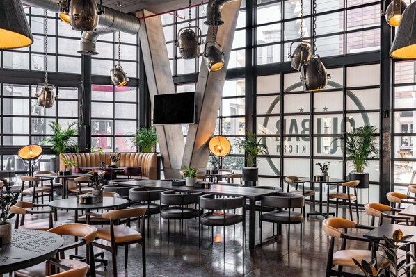 2 restaurants, breakfast served - Radisson RED V&A Waterfront, Cape Town (Cape Town)