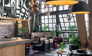 2 restaurants, breakfast served - Radisson RED V&A Waterfront, Cape Town (Cape Town)