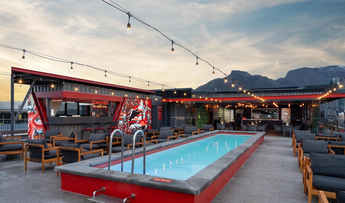 Radisson RED V&A Waterfront, Cape Town – hotel photo