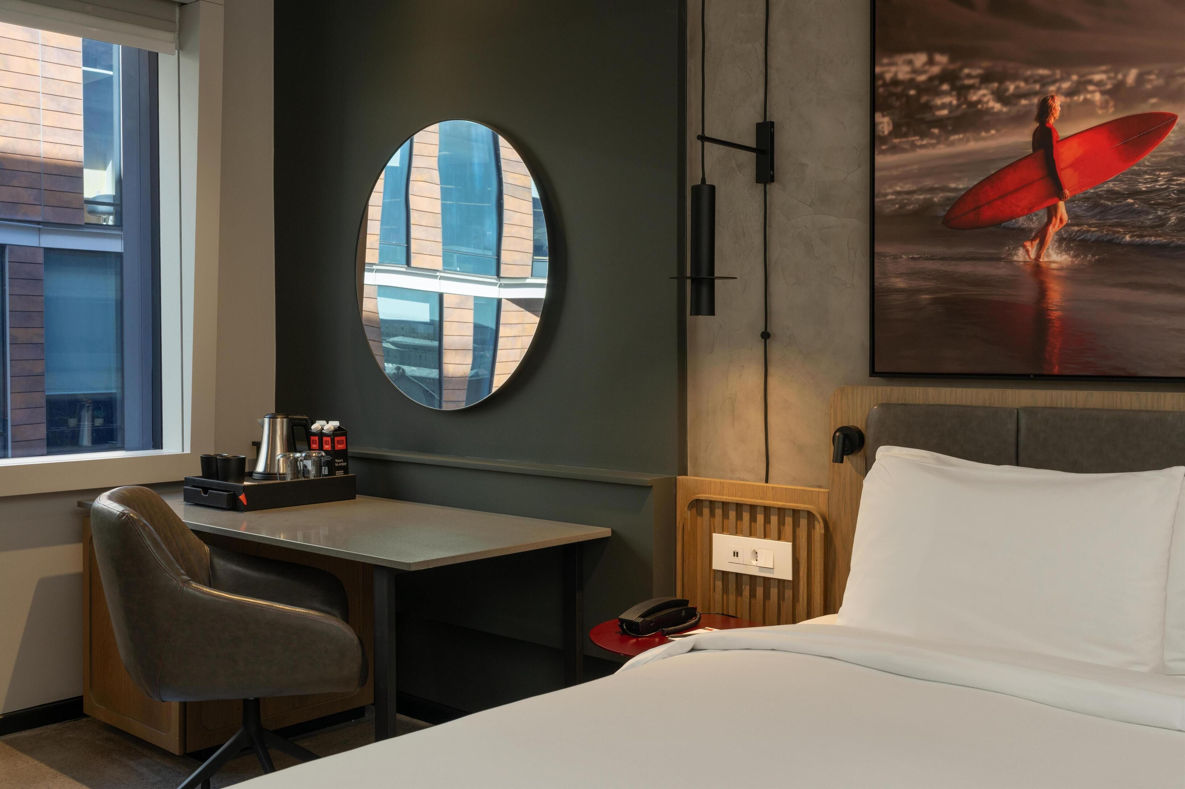 Standardrum | Minibar, värdeförvaringsskåp på rummet och skrivbord