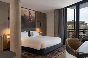 Minibar, in-room safe, desk, laptop workspace - Radisson RED V&A Waterfront, Cape Town (Cape Town)