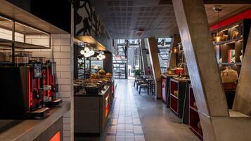 Desayuno a la carta todos los días (con cargo)