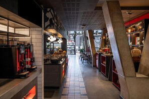 Déjeuner préparé sur commande servi tous les jours en supplément