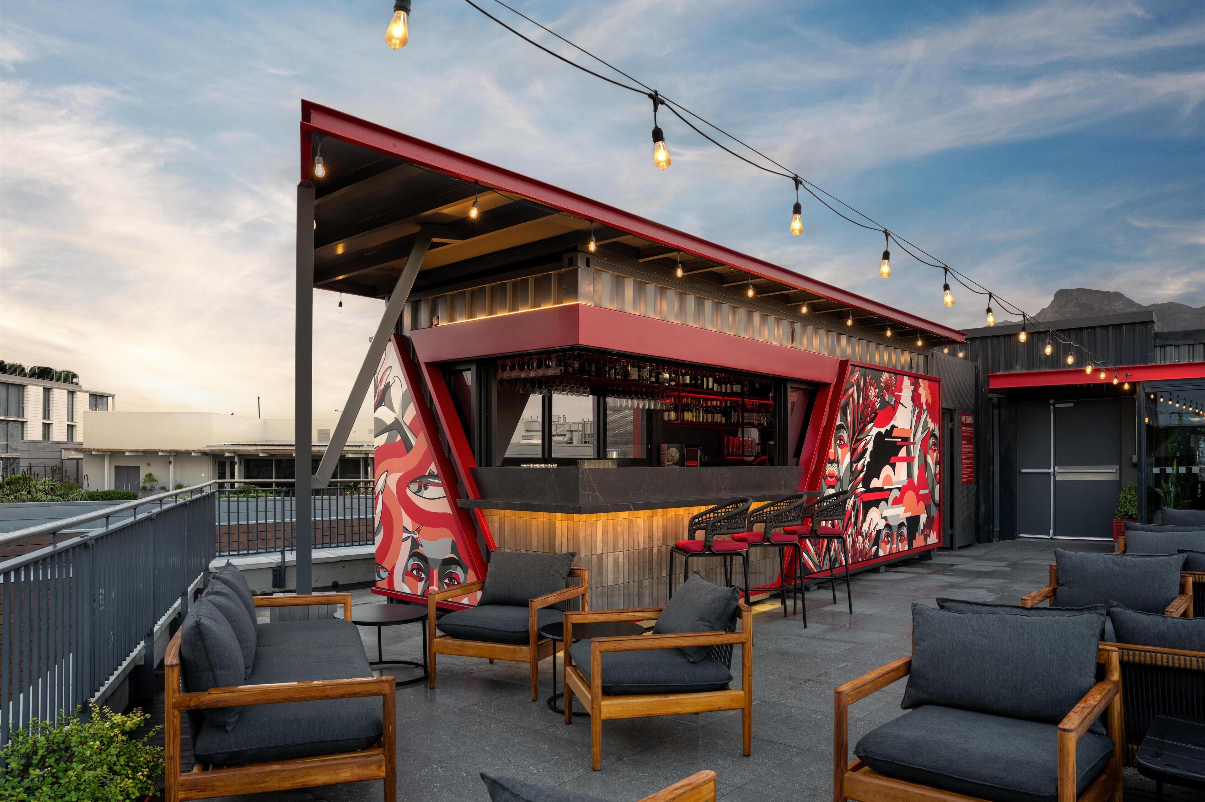 2 restaurants, breakfast served