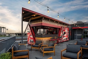 2 restaurants, breakfast served - Radisson RED V&A Waterfront, Cape Town (Cape Town)