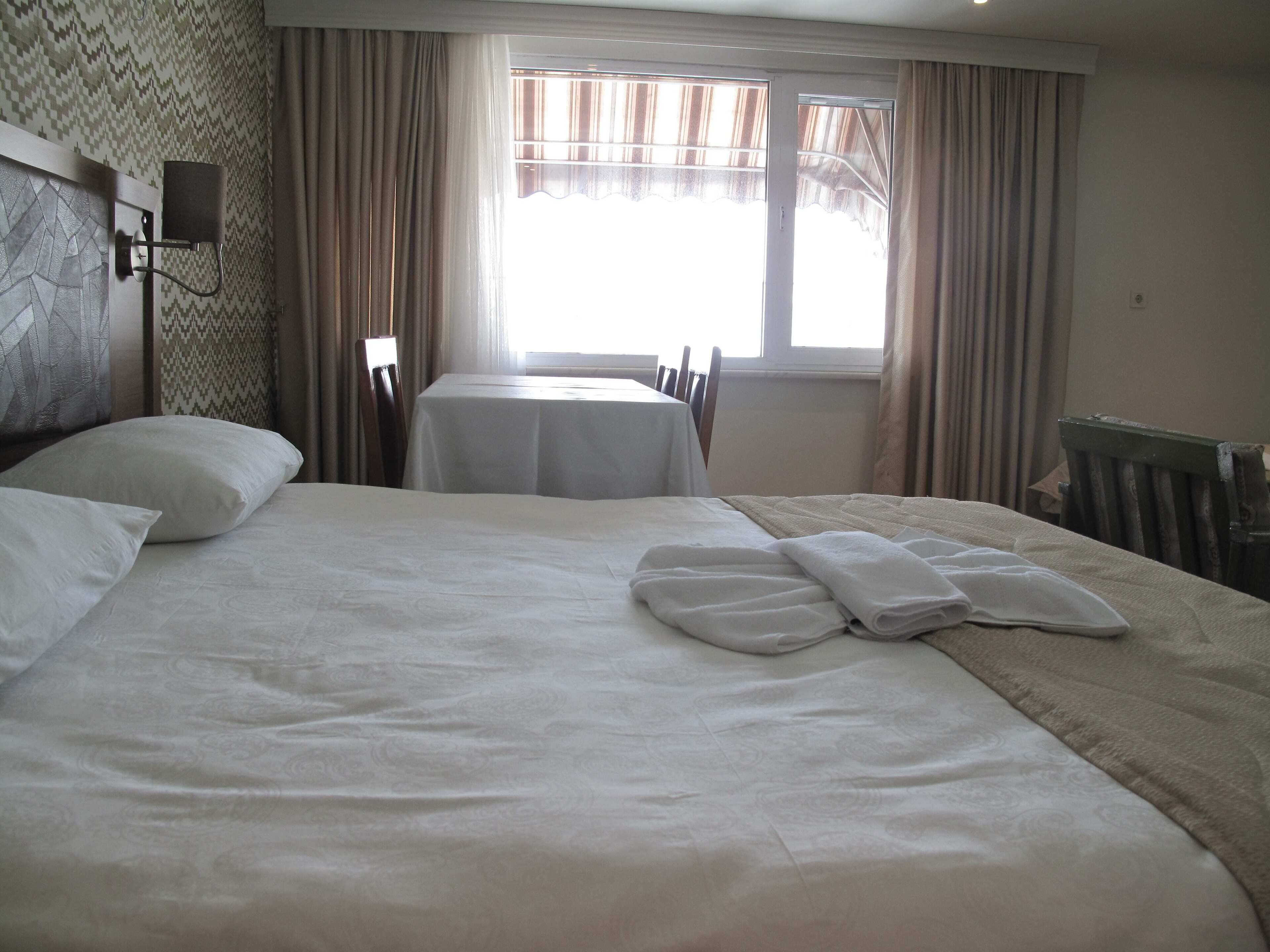 Een minibar, een bureau, gratis wifi