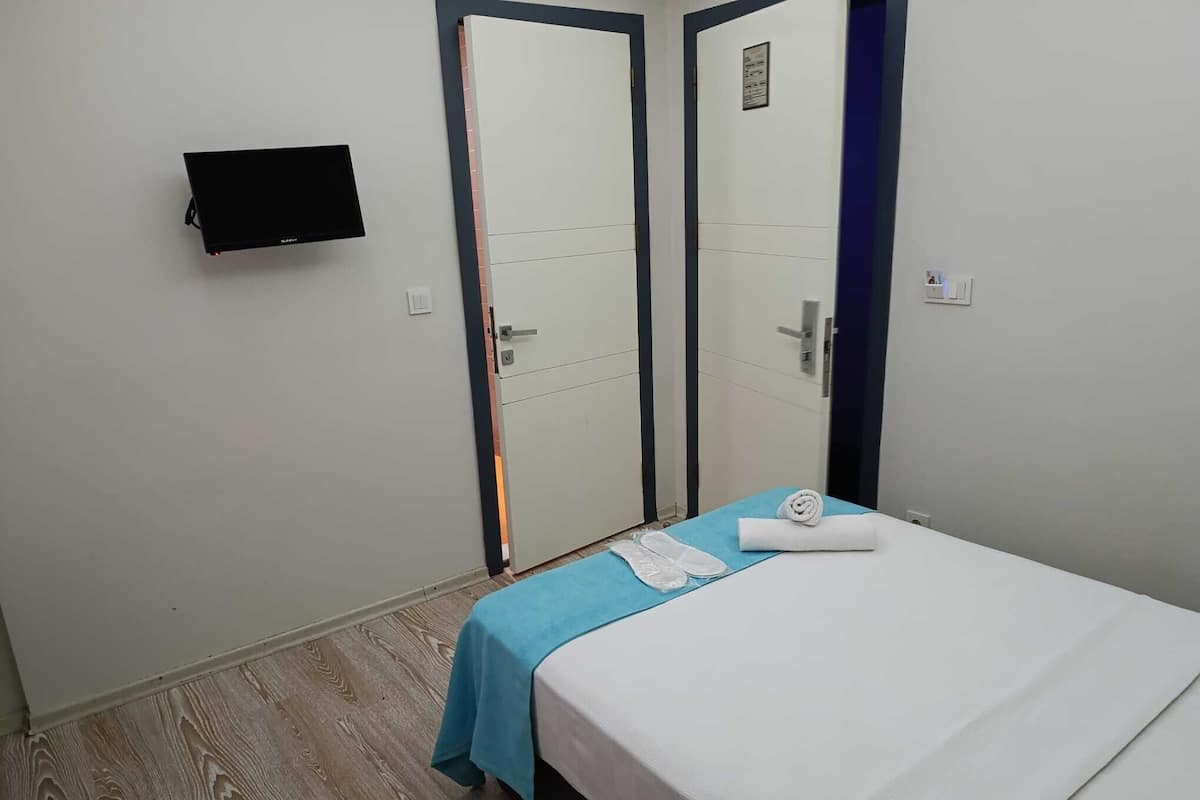 Een minibar, een bureau, gratis wifi