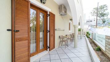 Basic Triple Room | Balcony view