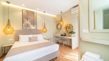 Basic Double Room | In-room safe, desk, soundproofing, free WiFi