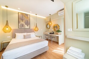 Basic Double Room | In-room safe, desk, soundproofing, free WiFi - Hotel Antonia (Santorini)