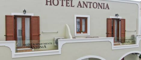 A building with the sign "HOTEL ANTONIA" indicating it is a hotel.