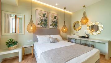 Basic Double Room | In-room safe, desk, soundproofing, free WiFi